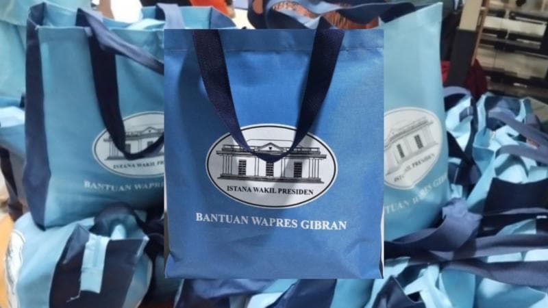 Bantuan sembako dari Wakil Presiden RI Gibran Raka Bumingraka bertuliskan namanya. (X)