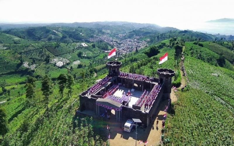 Beteng Sata di Temanggung, kaya akan pemandangan perbukitan yang indah. (Googleuser/mBETENG SATA)