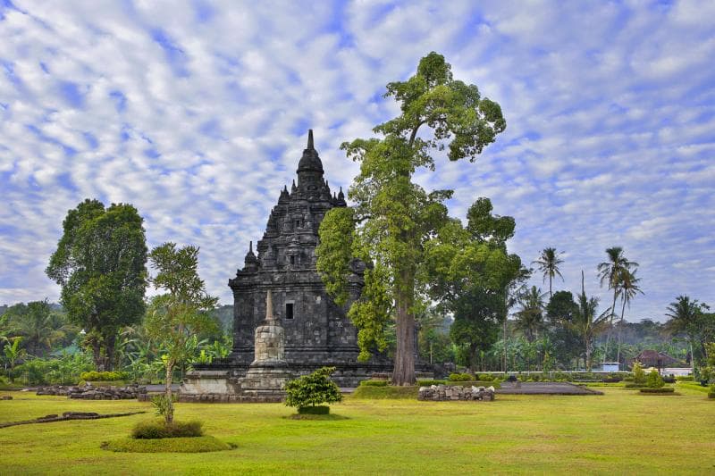 Candi Sojiwan di perbatasan Klaten dan DIY. (Arkadewi)