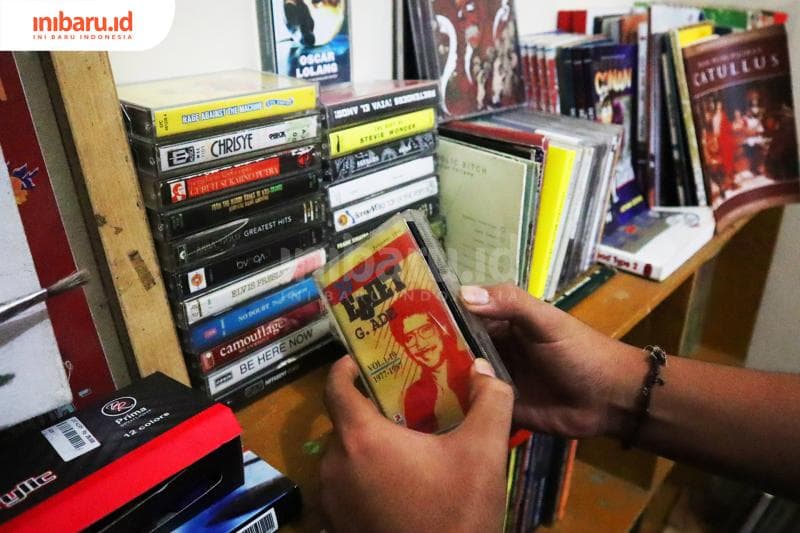 Mixtape biasanya dibuat dari koleksi rilisan fisik pribadi seperti kaset dan CD yang direkam sendiri. (Inibaru.id/Gregorius Manurung)