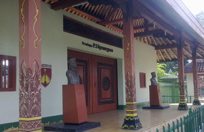 Pendopo Diponegoro, tempat berakhirnya Kirab Tongkat Kiai Cokro. (Wikipedia/Museum Monumen Pangeran Diponegoro)