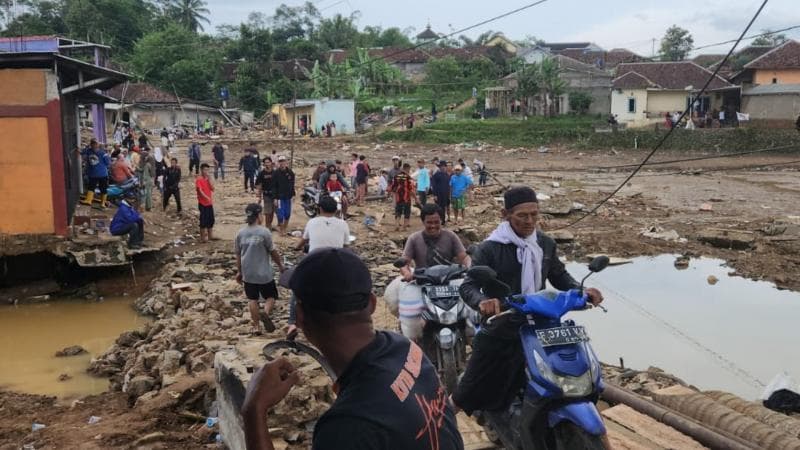 Bencana banjir yang terjadi di Sukabumi, Jawa Barat, pada awal musim hujan kali ini. (Sukabumiku/Rifky Faiz)