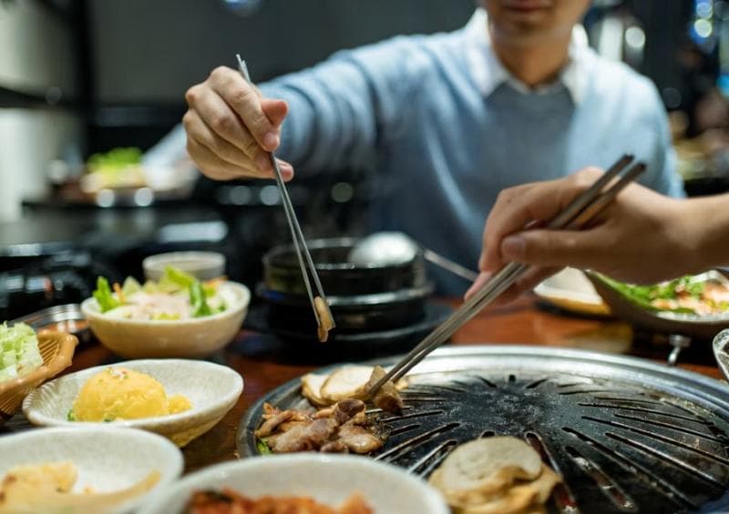 Budaya makan orang Korea. (Lonelyplanet/Getty Images/Barleyman)