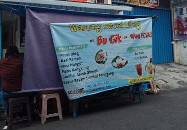 Warung Pecel Bu Gik yang masih sederhana namun melegenda di Semarang. (Googlestreetview)