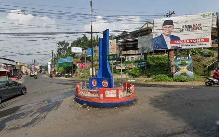 Tugu Jamban yang sudah eksis sejak 1990 digantikan dengan Patung Nyi Pandansari. (Googlestreetview)