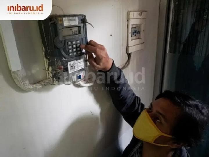 Pelanggan PLN prabayar dan pascabayar bakal menikmati diskon 50 persen tarif listrik ini. (Inibaru.id/Audrian F)