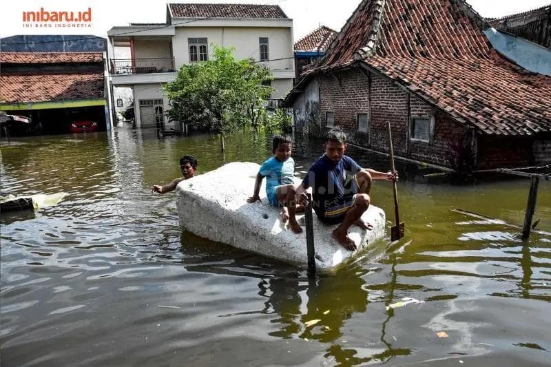 Akademi sudah memperingatkan banyak pihak akan bahaya dari banjir rob di Kota Semarang yang diprediksi bakal semakin parah dari tahun ke tahun. (Inibaru.id/Triawanda Tirta Aditya)