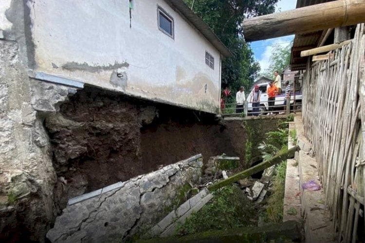 Tanah longsor di sejumlah wilayah di Kabupaten Temanggung. (Ist via RMol Jateng)