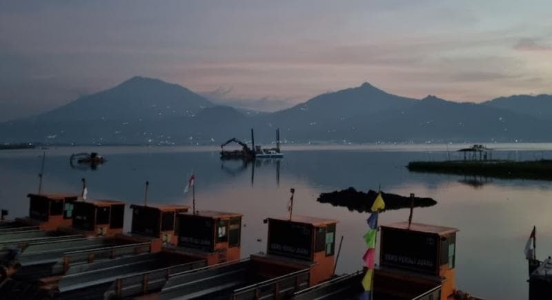 Pemandangan senja di Dusun Sumurup Rawa Pening. (Googleuser/Anriza Kurnia Aziiz)