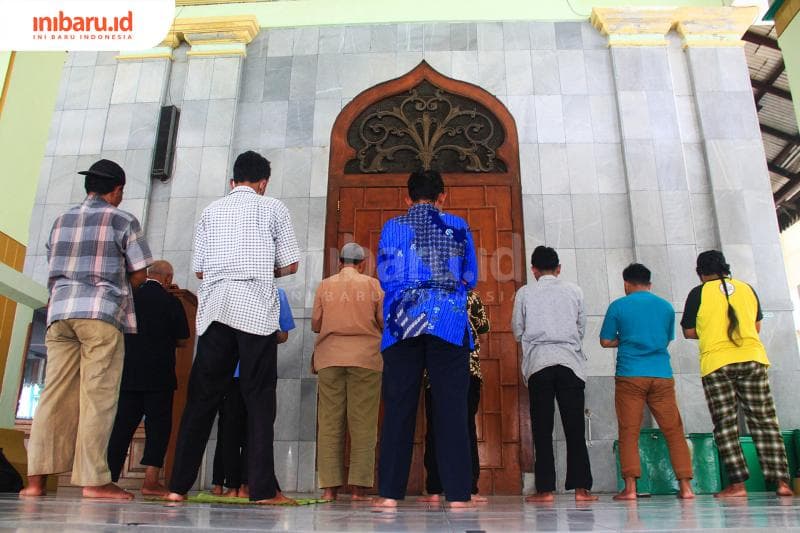 Salat Jumat berjemaah di masa pandemi corona jadi hal yang langka. (Inibaru.id/ Triawanda Tirta Aditya)<br>