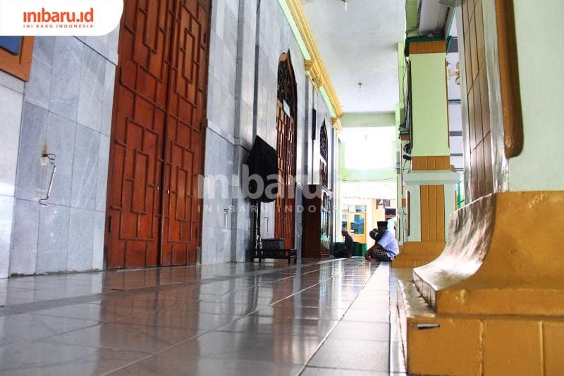 Bersujud nggak harus di masjid, di ruang lain asal memenuhi syarat tertentu juga bisa. (Inibaru.id/ Triawanda Tirta Aditya)<br>