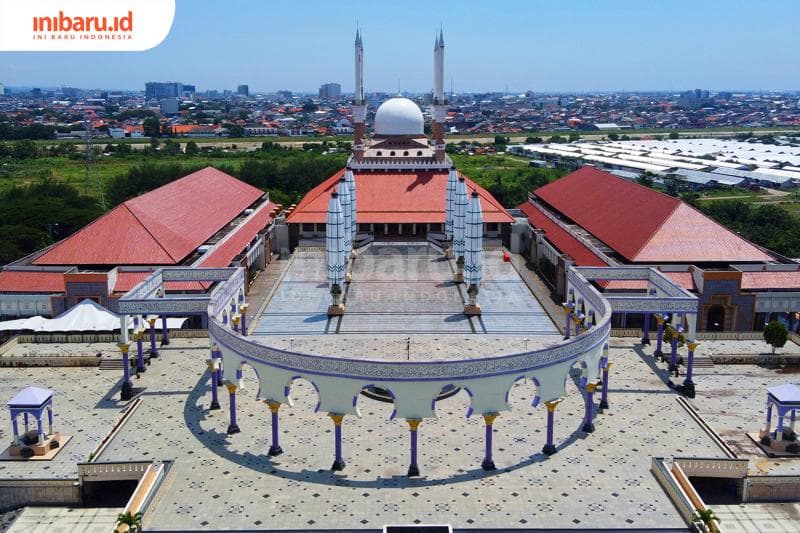 Masjid yang sepi karena corona.  (Inibaru.id/ Triawanda Tirta Aditya)