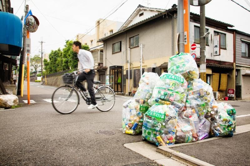 Warga Jepang harus memilah sampahnya sebelum membuangnya. (resources.realestate.co.jp)