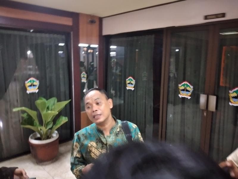 Ketua DPD APMIKIMMDO Jateng Ariyanto berikan keterangan pers terkait pagelaran tari yang gagal terlaksana di Taman Indonesia Kaya Semarang. (Istimewa)