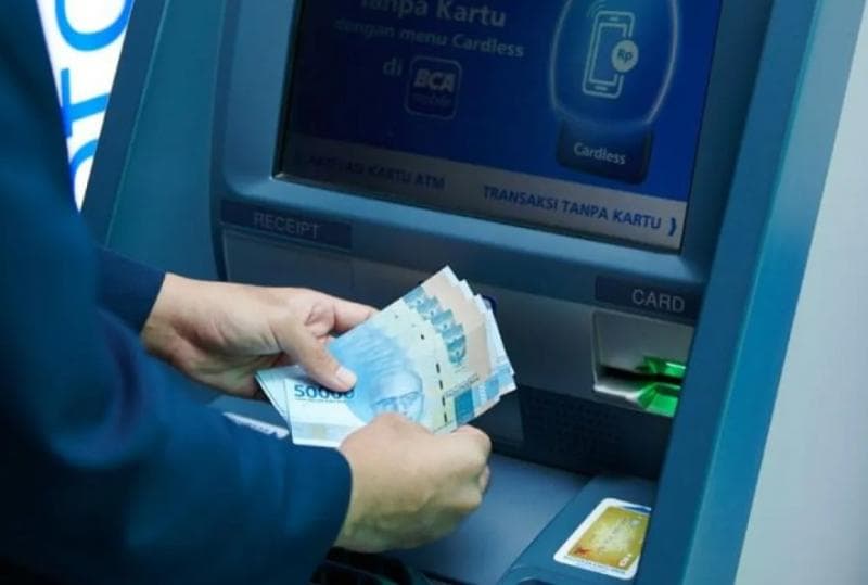 ATM modern sudah punya teknologi untuk mendeteksi uang palsu. (Antara/BCA)