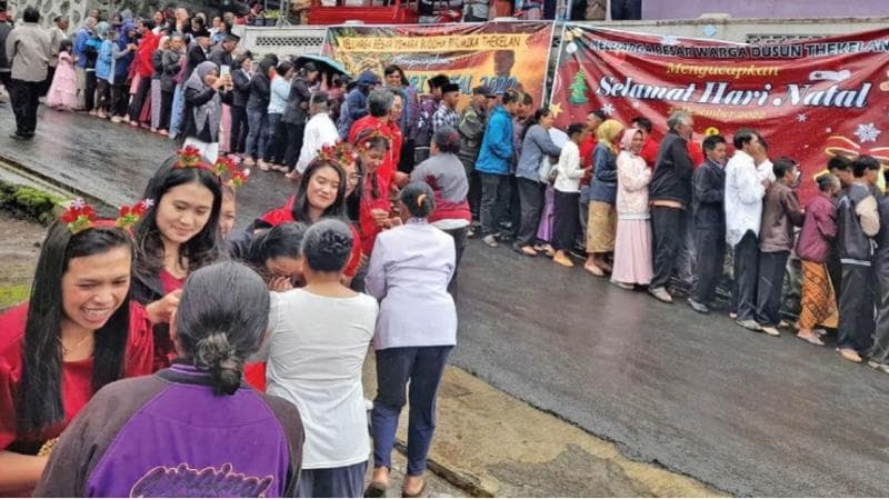 Nggak hanya di Hari Natal, warga juga menjalankan tradisi serupa di perayaan hari besar agama lain. (Mediaindonesia/Daffa Ramya Kanzuddin)