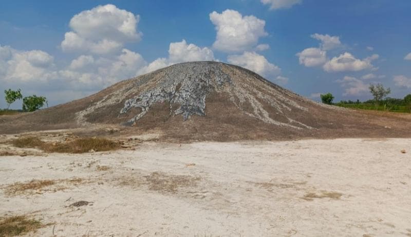 Bledug Kramesan hanya punya ketinggian 25 meter namun berstatus 'mud volcano' yang aktif. (Googleuser/Sudibyo Chemeng)