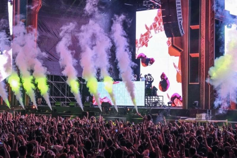 DWP adalah festival musik EDM yang digelar di Jakarta dan diikuti oleh para DJ luar negeri. (Humas Kementerian Pariwisata dan Ekonomi Kreatif)