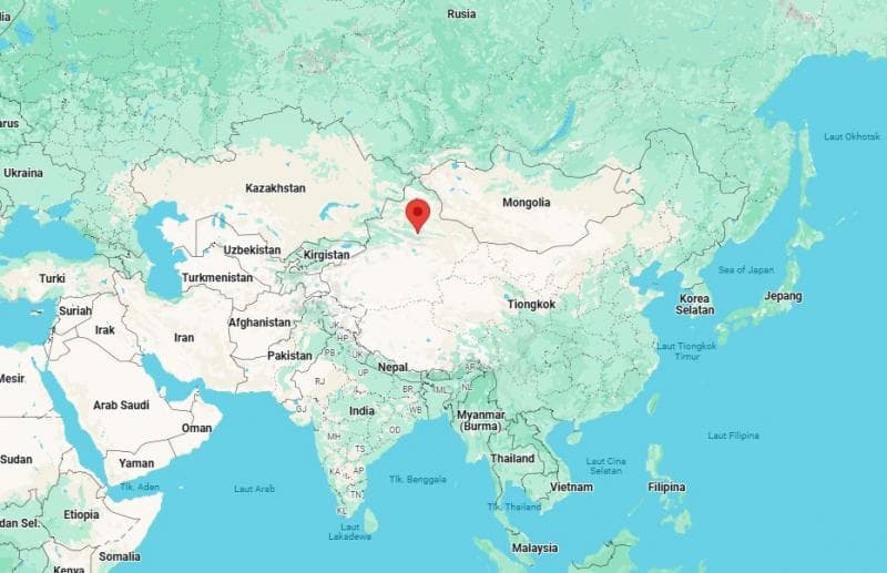 Lokasi Urumqi benar-benar di tengah Benua Asia. (Googlemaps)