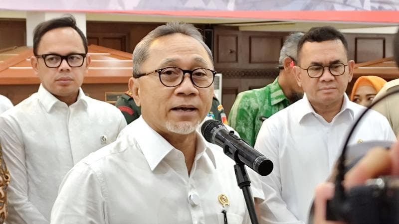 Menko Pangan Zulkifli Hasan saat memberikan keterangan pers bahwa tidak akan impor empat bahan pangan usai rapat koordinasi Pangan Pemprov Jateng di Gradika, Semarang (Inibaru.id/ Danny Adriadhi Utama)