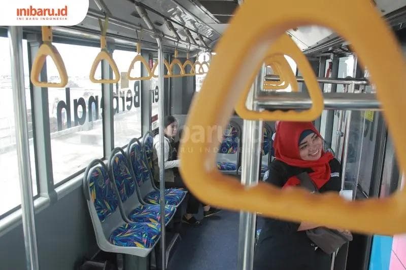 Pembayaran BRT Trans Semarang bisa tunai dan nontunai. (Inibaru.id/ Triawanda Tirta Aditya)