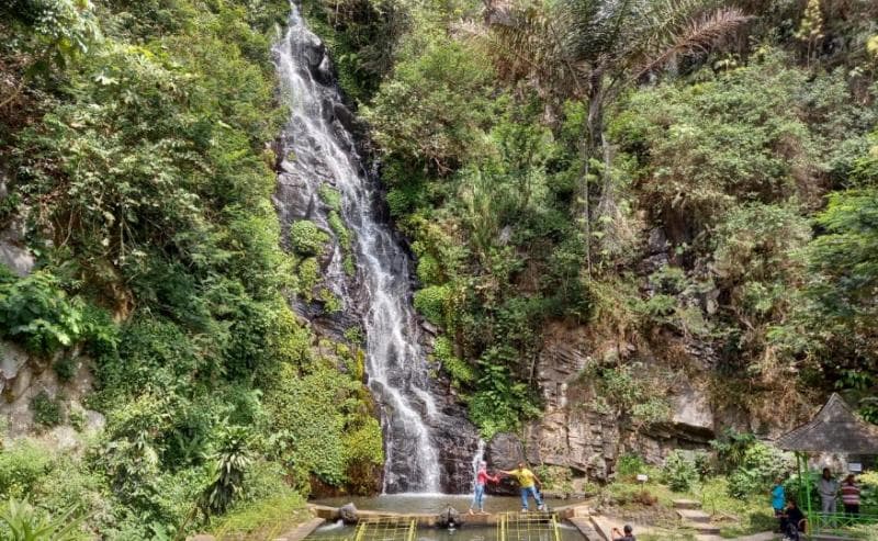 Cantiknya Air Terjun Sumuran Seloprojo di Lereng Gunung Telomoyo