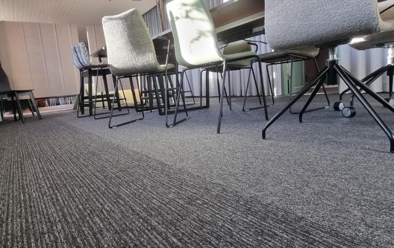 Alasan Kebanyakan Lantai Kantor Dilapisi Karpet