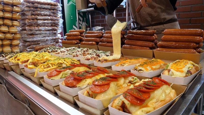 Hot dog dilarang beredar di Korea Utara. (YouTube/Yummyboy)