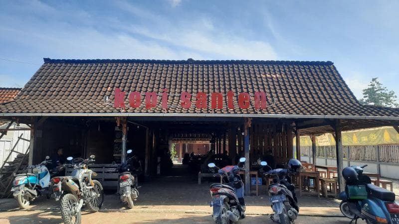 Warung Kopi Santen Mbah Sakijah yang masih sederhana. (Beritaku/Rusta Kawan Wisata)