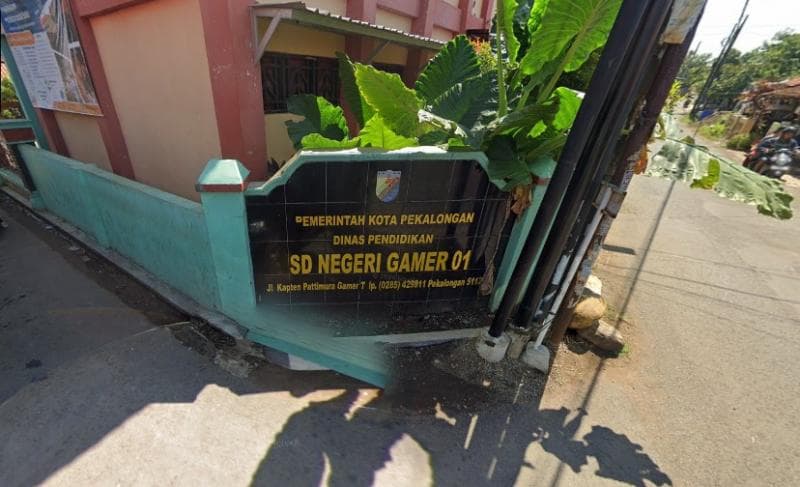 Foto sekolah di Desa Gamer di Kota Pekalongan yang kerap dijadikan meme di media sosial. (Google Street View)