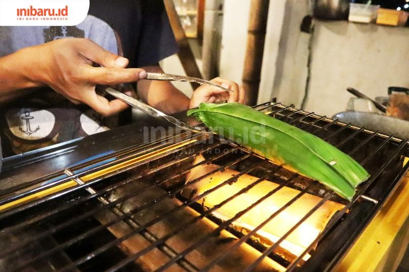 Nasi Bakar adalah salah satu menu <i>signature</i>&nbsp;dan paling laris dari Angkringan Pak Tung. (Inibaru.id/ Gregorius Manurung)