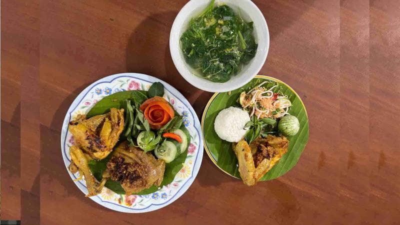 Sego golong pecel ayam kegemaran Ki Ageng Selo. (Murianews)