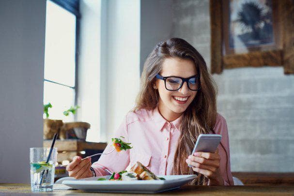 Video call obat kesepian. (Shutterstock)