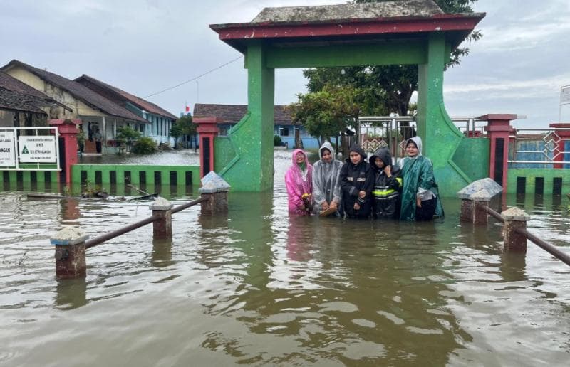 Puncak musim hujan di Jawa Tengah bikin kemunculan sejumlah bencana alam seperti banjir. (Zonanews/Siti Islamiyah)