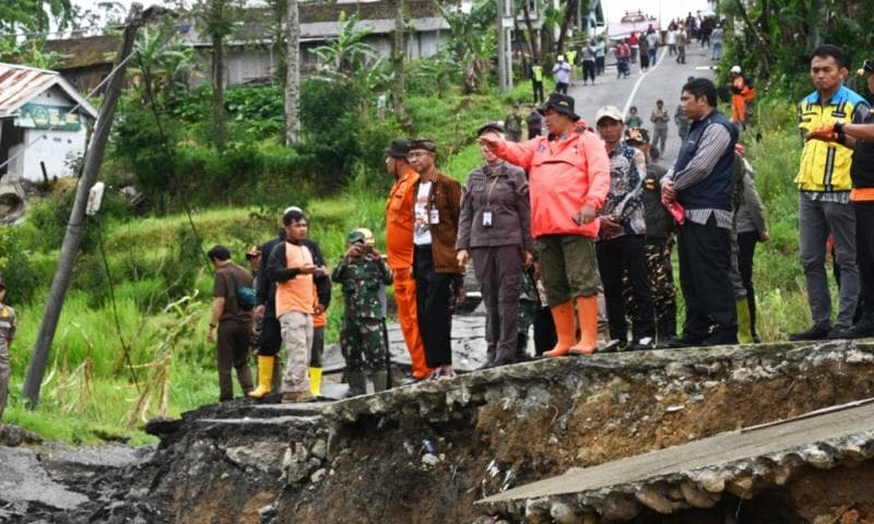 Ahli geologi memastikan bahwa lokasi rumah baru aman meski masih satu desa. (Dinkominfo Banjarnegara)