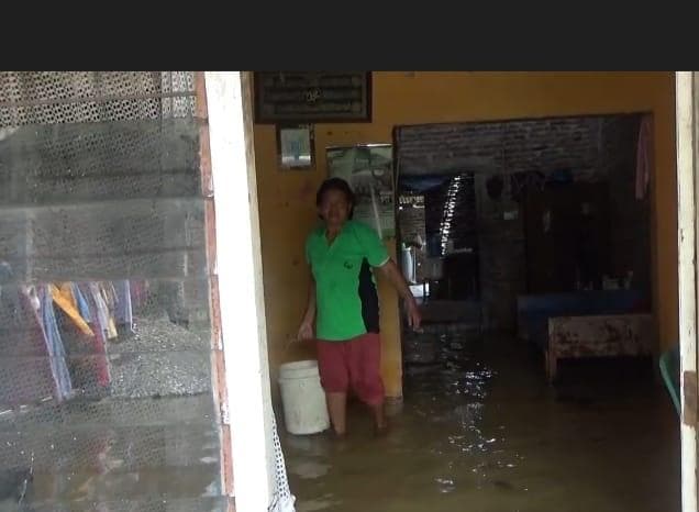 Banjir yang melanda wilayah Kedu, Kota Semarang, sudah berlangsung selama seminggu lamanya. (Inibaru.id/&nbsp;Danny Adriadhi Utama)