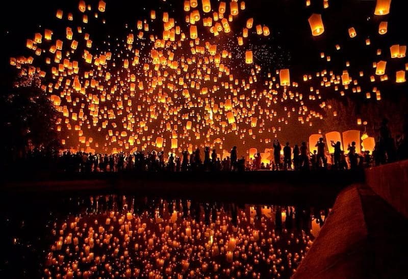 Lantaran ditandai dengan pemasangan lentera atau lampion, Cap Go Meh juga acap disebut Festival Lampion. (Pxfuel)