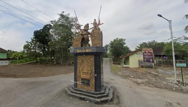 Monumen Satai Tongseng di Dukuh Glagahombo, Boyolali, yang dikenal sebagai Kampung Satai. (Google Street View)