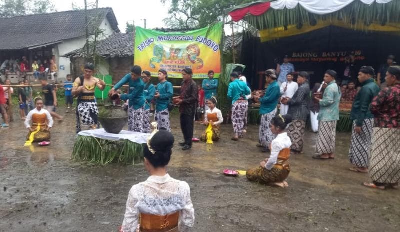 Tradisi Bajong Banyu untuk menyambut Ramadan di Kabupaten Magelang. (Magelangekpres/Heni Agusningtiyas)