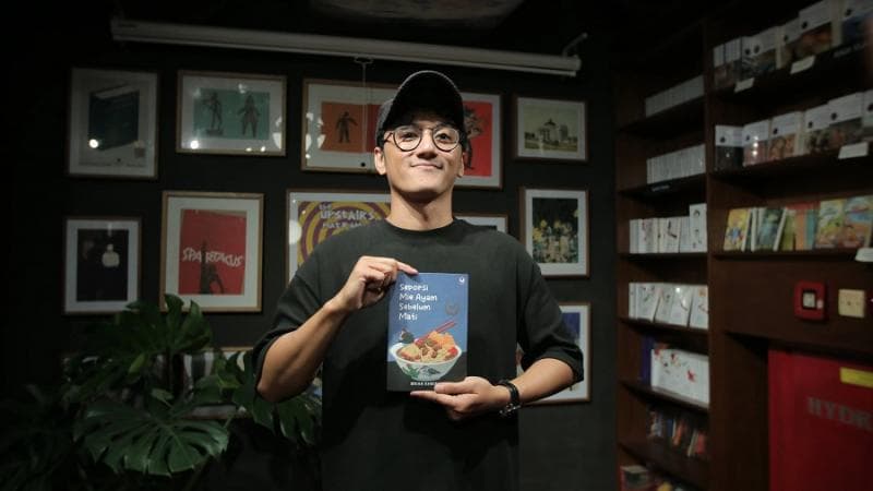 Brian Khrisna saat promosi bukunya 'Seporsi Mie Ayam Sebelum Mati'. (Hypeabis/Nadhif Alwan)