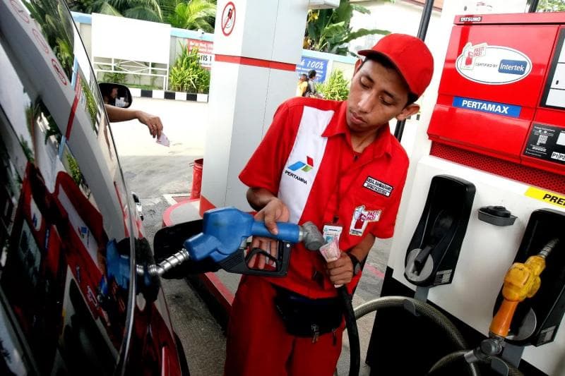 Ilustrasi: Kasus 'Pertamax Oplosan' membuat masyarakat enggan mengisi BBM di SPBU Pertamina. (Detak)