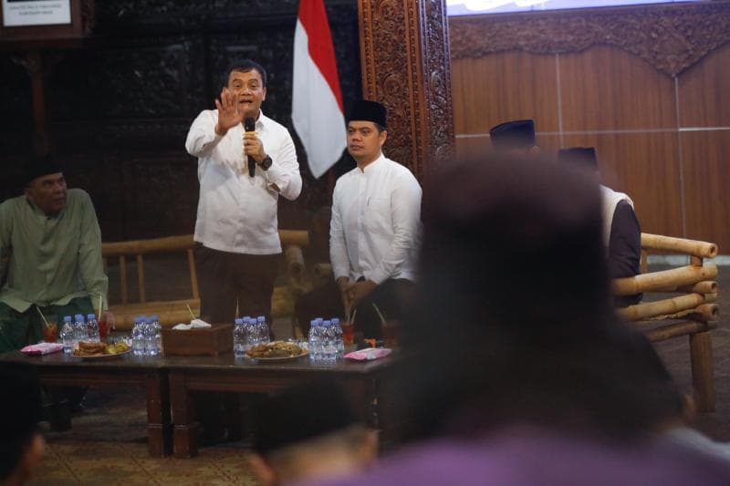 Gubernur Jateng Ahmad Luthfi meminta pihak terkait untuk memperbaiki jalan rusak dalam 15 hari, mengingat sebentar lagi memasuki musim mudik lebaran. (Humas Provinsi Jateng)