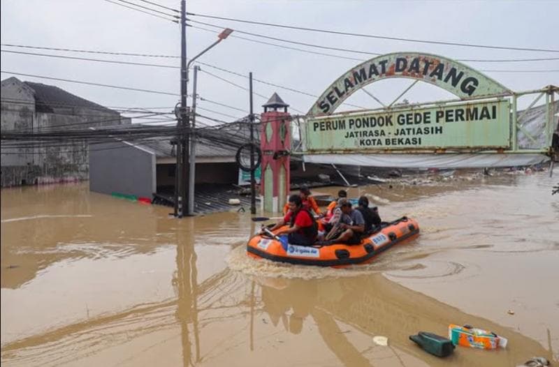 Banjir Bekasi yang disebabkan oleh curah hujan tinggi. (IG/aldhichandras)