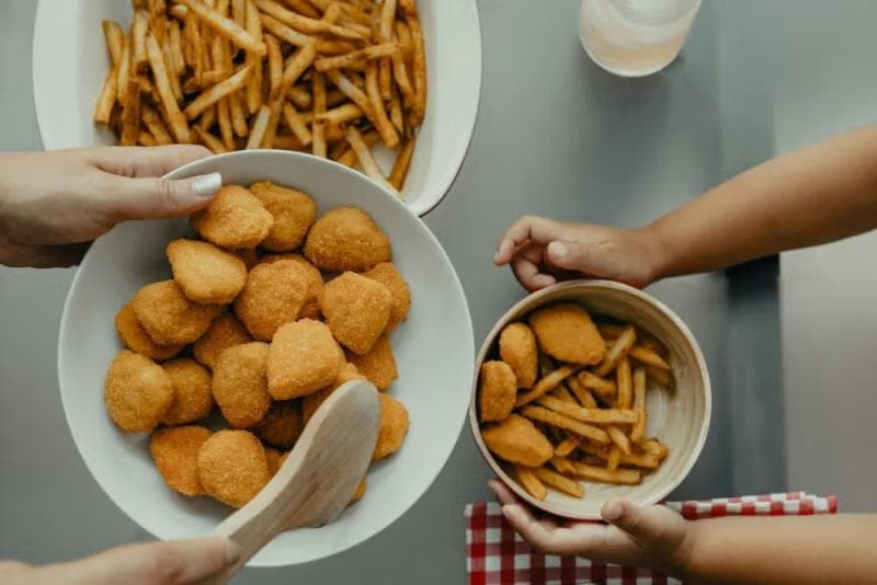 Makanan ultra proses bisa memicu banyak penyakit. (Unsplash/Tyson)