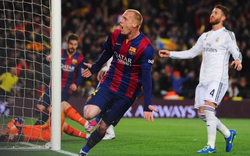 Jeremy Mathieu saat bermain membela FC Barcelona dan menjebol gawang Real Madrid. (X/barcapassionat)