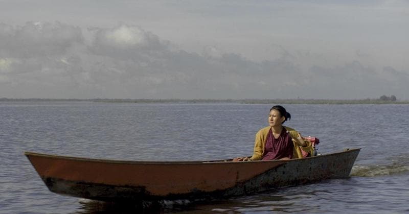 Film ini mengambil latar di Desa Pela, Kecamatan Kota Bangun, Kabupaten Kutai Kartanegara, Kalimantan Timur. (Busan InternationalFilm Festival)