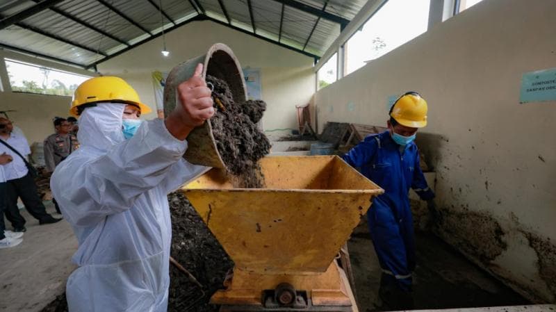 Wabup Muna mendorong tiap desa di Temanggung memiliki pengelolaan sampah. (Humas Jateng)&nbsp;