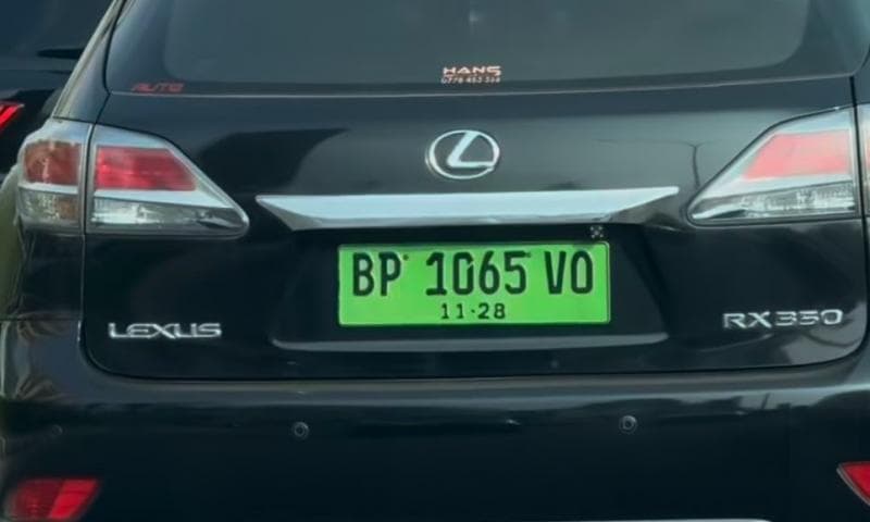 Kendaraan dengan pelat nomor berwarna hijau hanya bisa dikendarai di sejumlah wilayah saja. (Kompas)