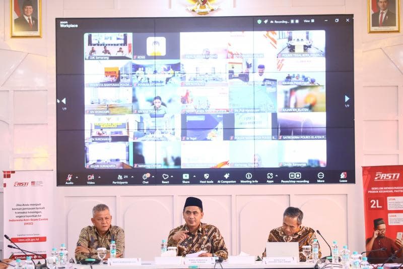 Wakil Gubernur Jateng Taj Yasin saat rapat koordinasi dengan OJK Jateng. (Humas Jateng)