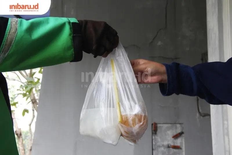 Nantinya layanan ojek online termasuk pesan antar makanan bakal terganggu. (Inibaru.id/Triawanda Tirta Aditya)